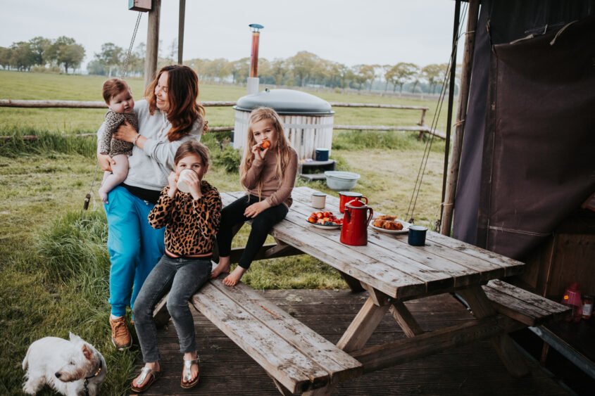 Familievakantie: Luxe kamperen midden in de natuur